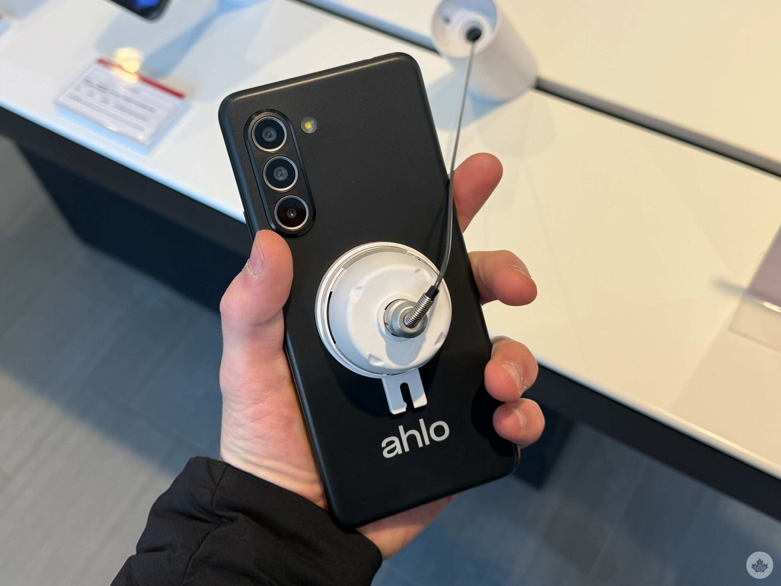 The back of the bell Ahlo phone