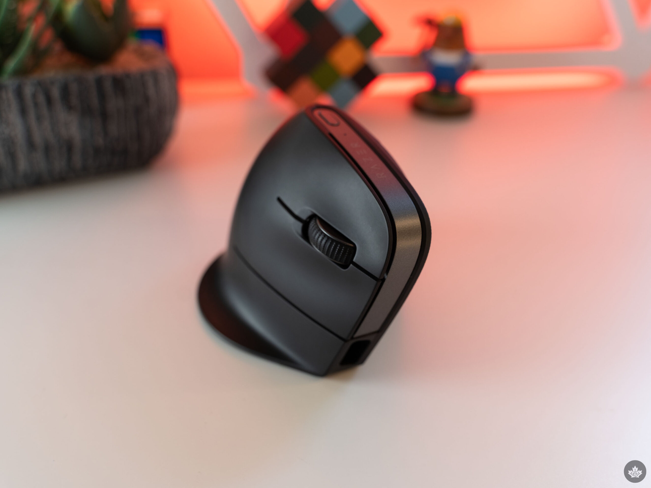 Razer Pro V2 수직판 마우스를 클릭하십시오.